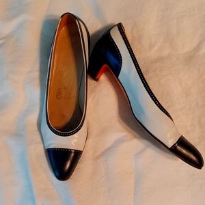 Vintage Ferragamo spectator low heeled shoes